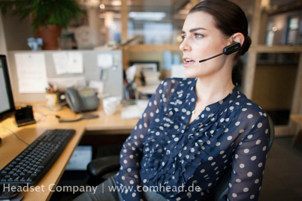 Plantronics Savi W740 Frau 3